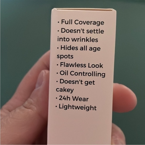 Lanera full coverage soft matte liquid foundation in ivory - Picture 2 of 7